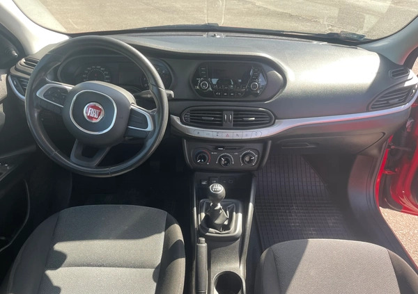 Fiat Tipo cena 41900 przebieg: 105000, rok produkcji 2019 z Katowice małe 46